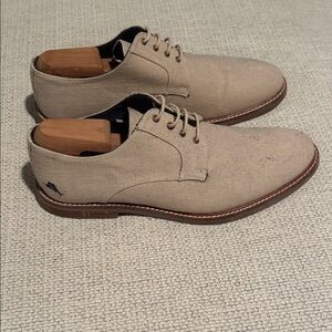 Tommy Bahama Men's Chukka Boots in Light Beige Suede
